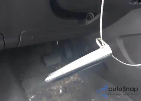 2013 Ford Focus Titanium z USA, uszkodzony, nr VIN 1FADP3J26DL116585